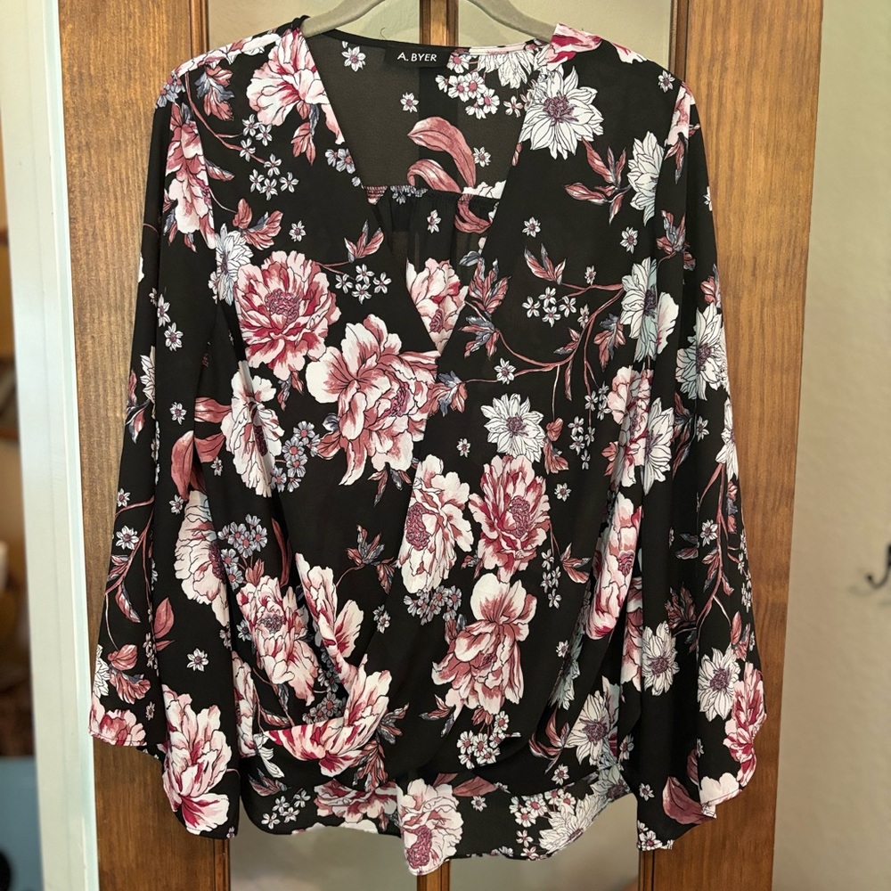 A. Byer Floral Butterfly Top- Size Medium